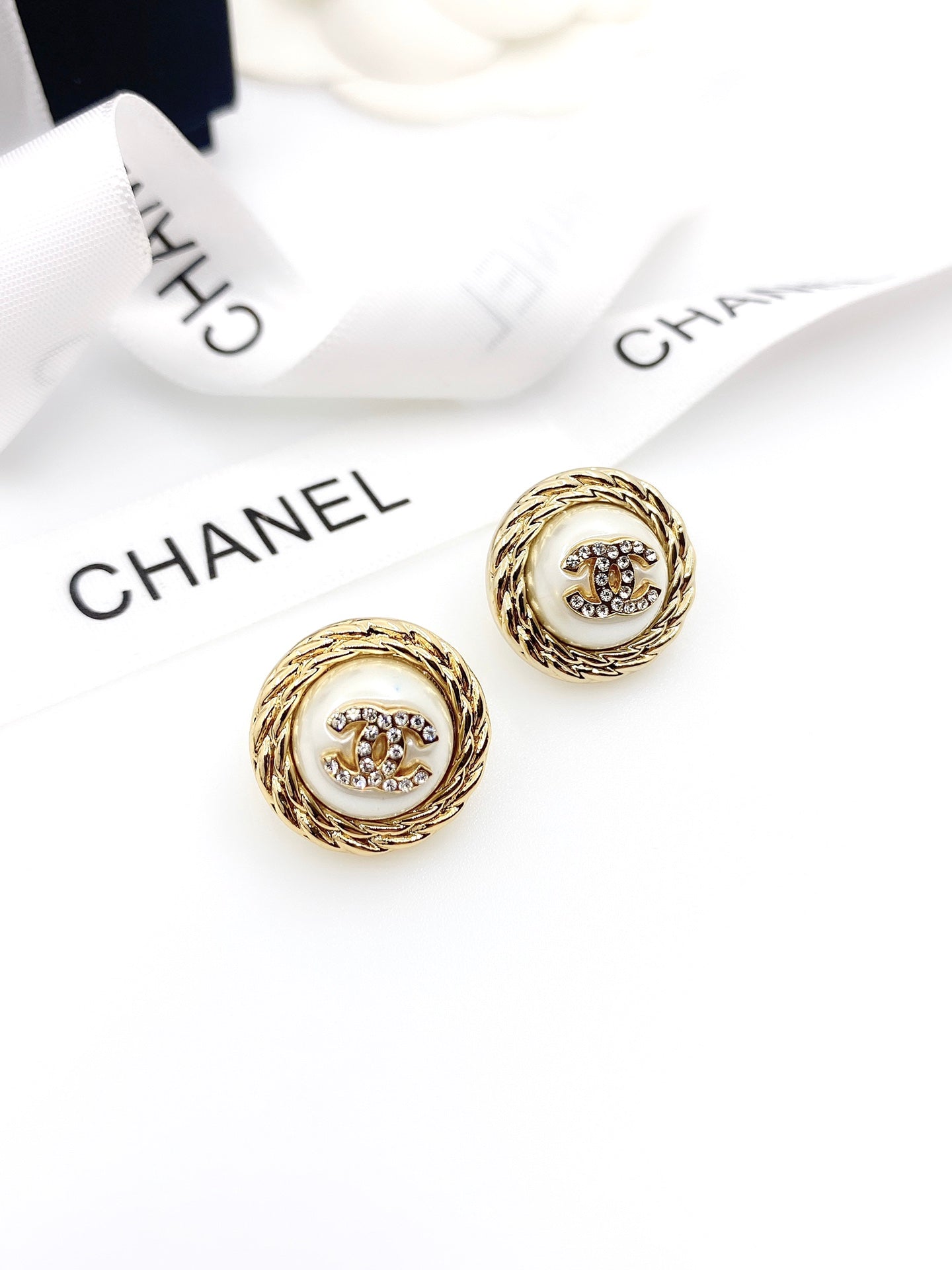 Chanel White Pearl 18K Gold Earrings