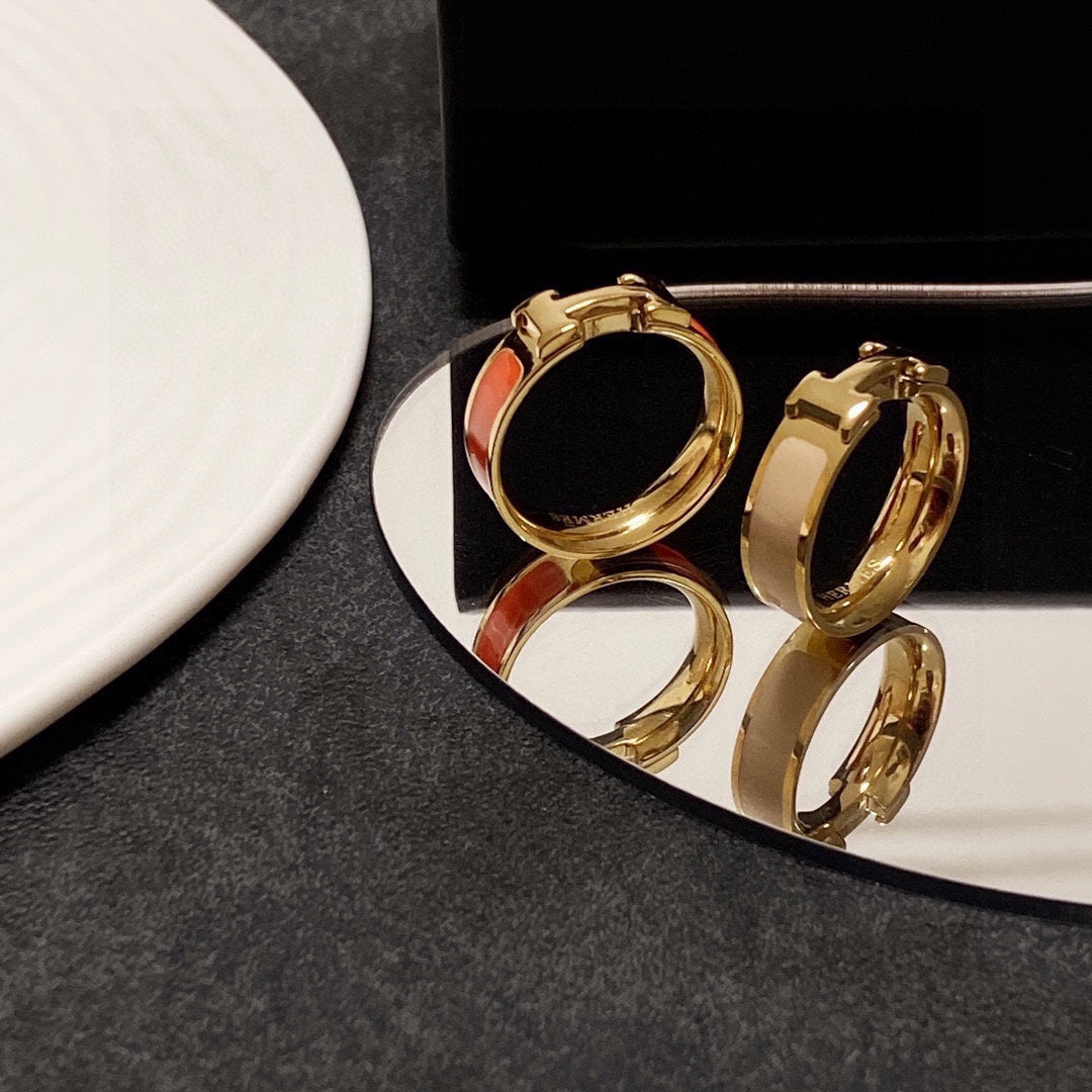 Hermes Vintage Clic 18K Gold Ring