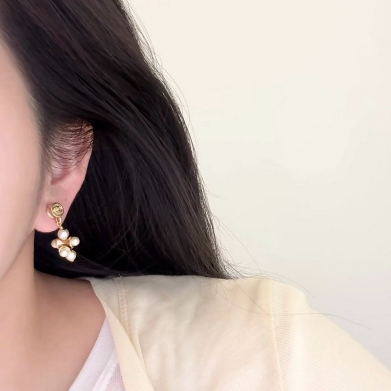 Chanel Grape Pearl Gold 18K Gold Earrings