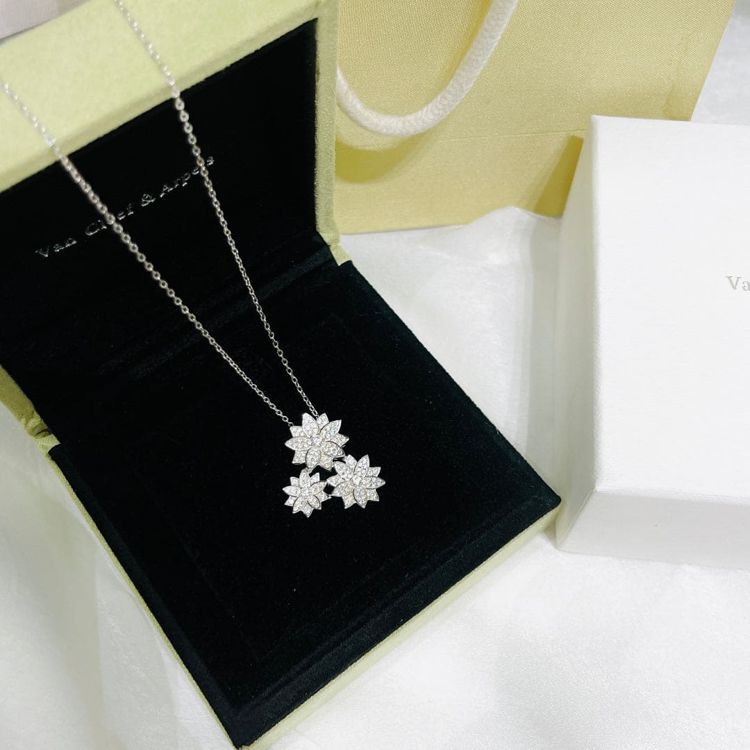 Three Flowers Lotus 18K Gold Necklace