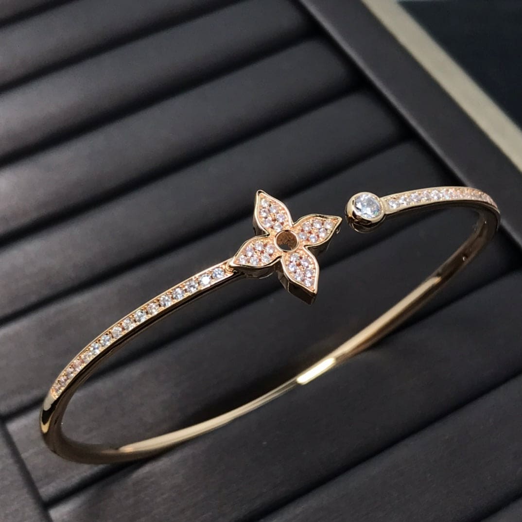 Louis Vuitton Idylle Blossom Twist 18K Gold Bracelet