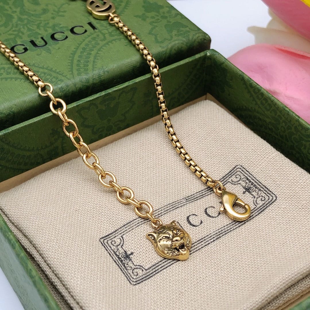 Gucci Double Interlocking Gucci Red Flowers 18K Gold Necklace
