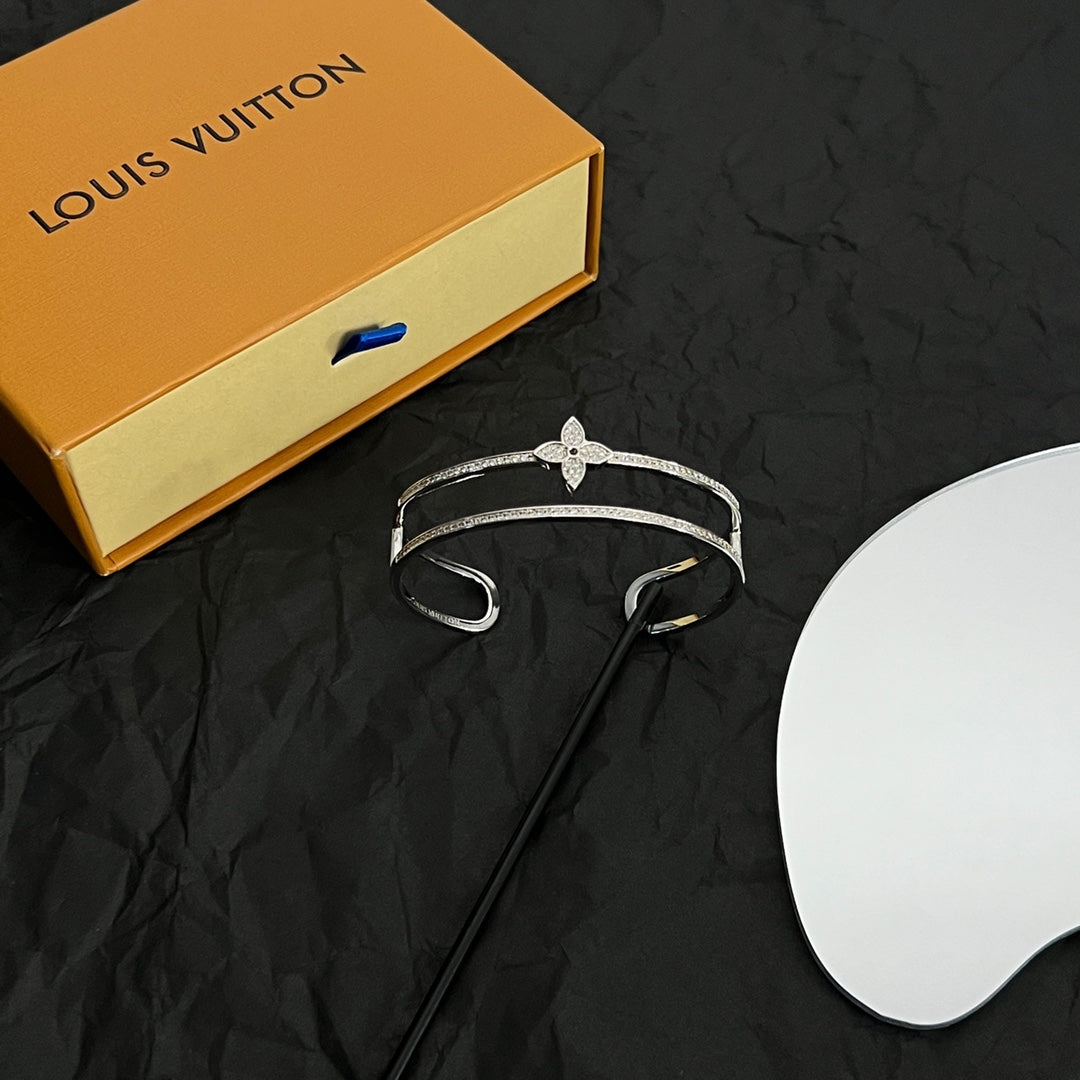 Louis Vuitton Idylle Blossom Two-Row 18K Gold Bracelet
