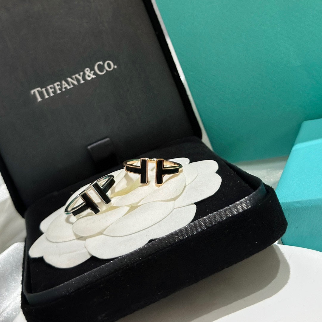 Tiffany Black Onyx Wire 18K Gold Ring