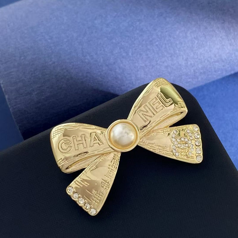 Chanel Bow Tie Gold 18K Gold Brooch
