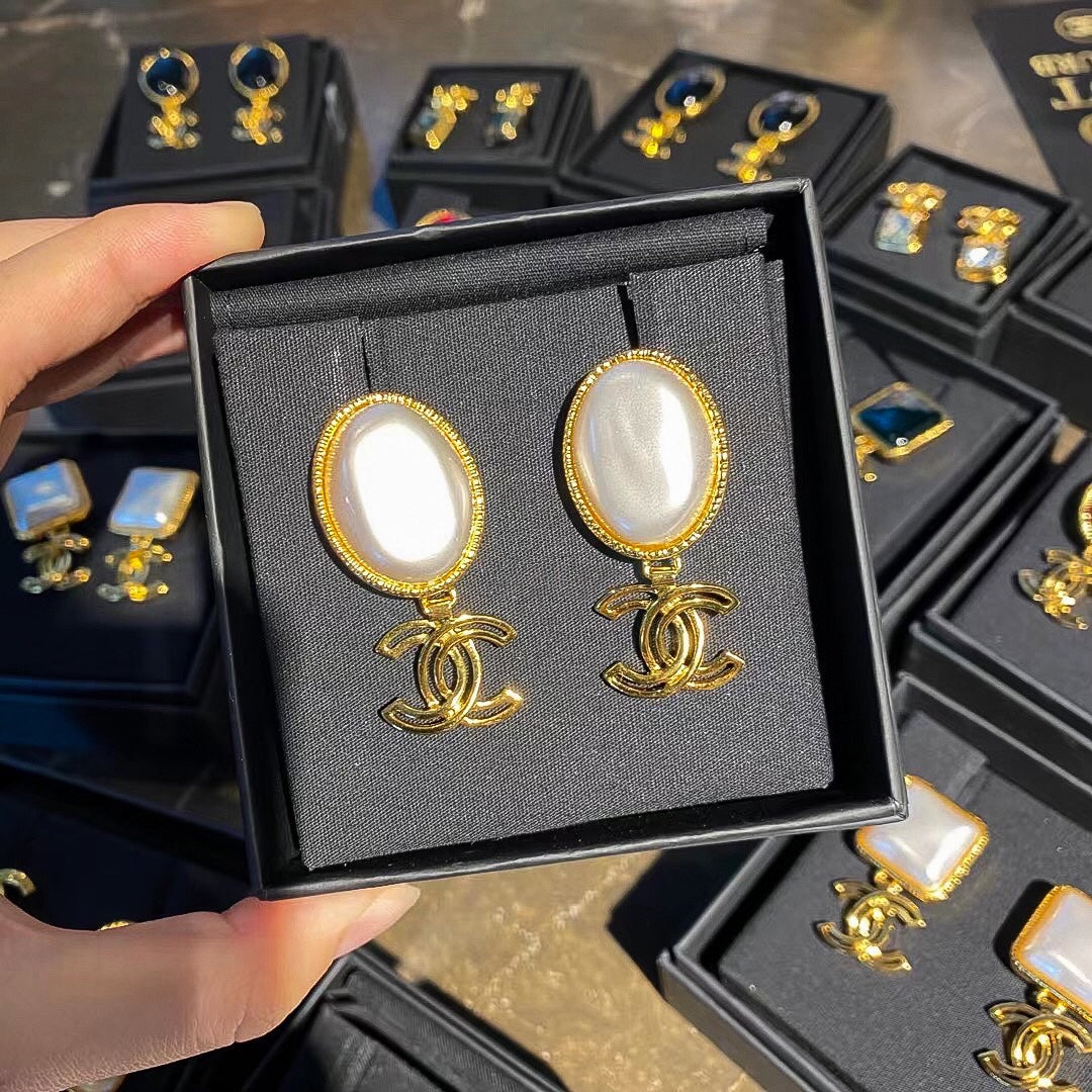 Chanel Big Pearl Pendant 18K Gold Earrings