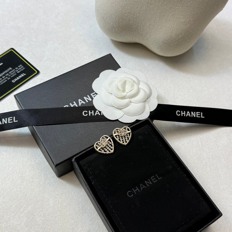 Chanel Pearl Heart 18K Gold Earrings