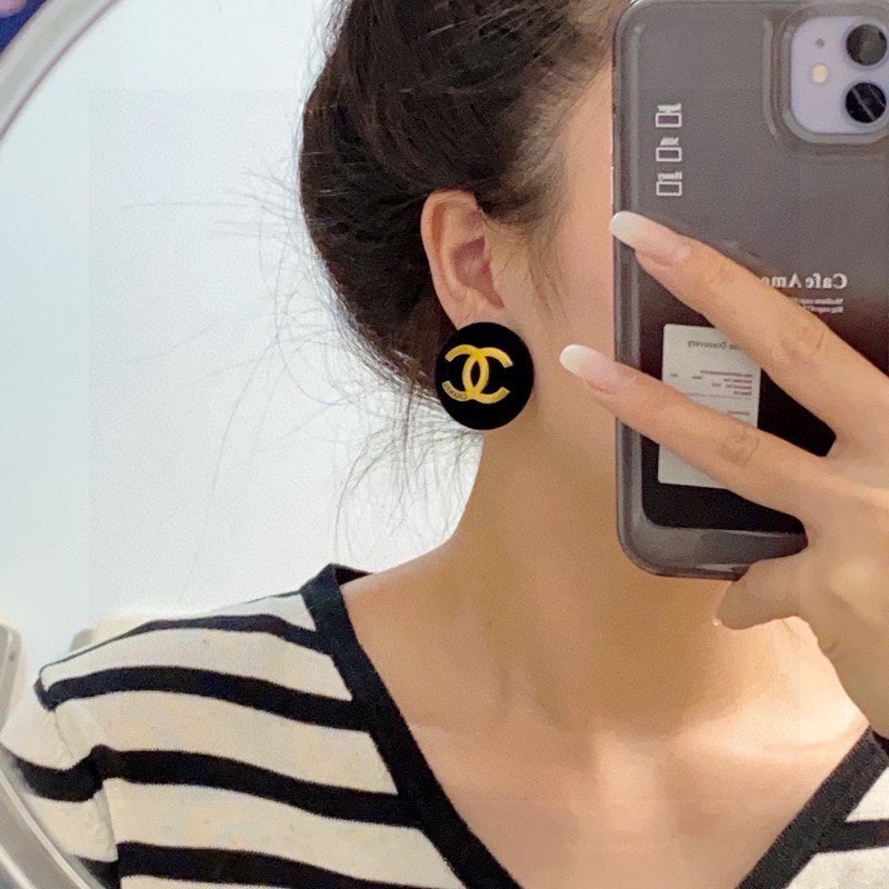 Chanel Black 18K Yellow Gold Earrings