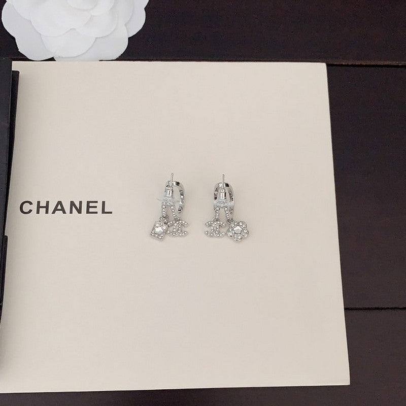 Chanel Flower Diamond 18K Gold Earrings