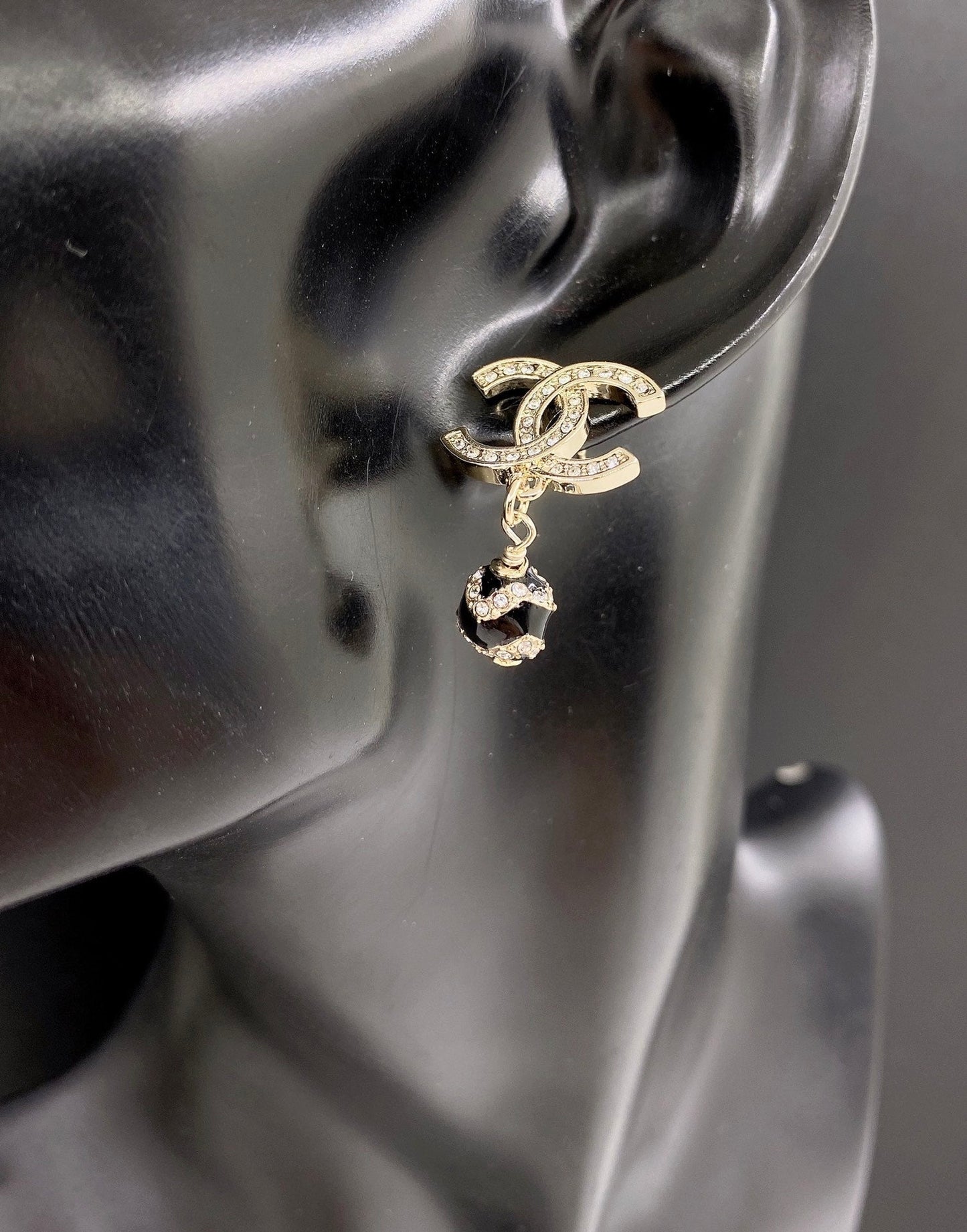 Chanel Pearl Pendant 18K Gold Earrings