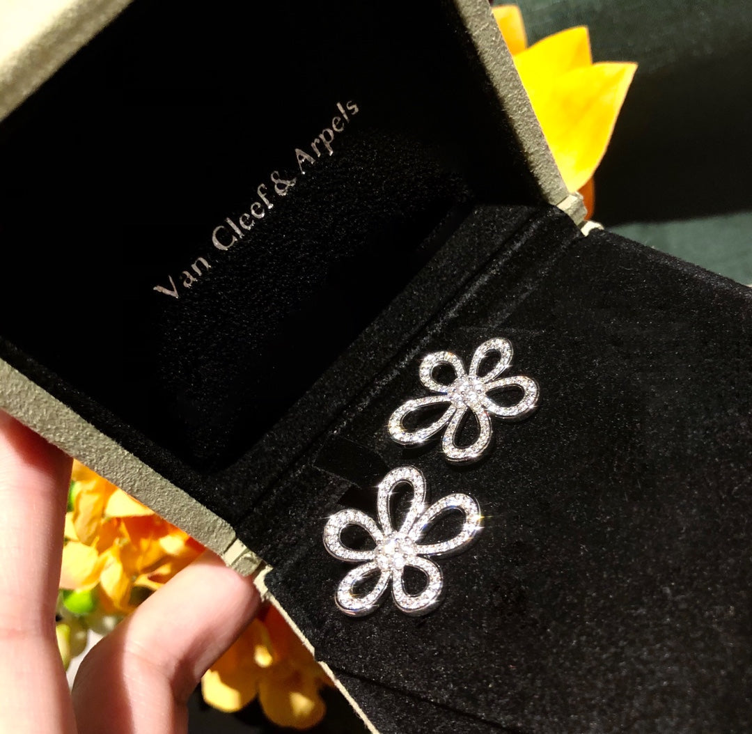 Flowerlace 18K Gold Earrings
