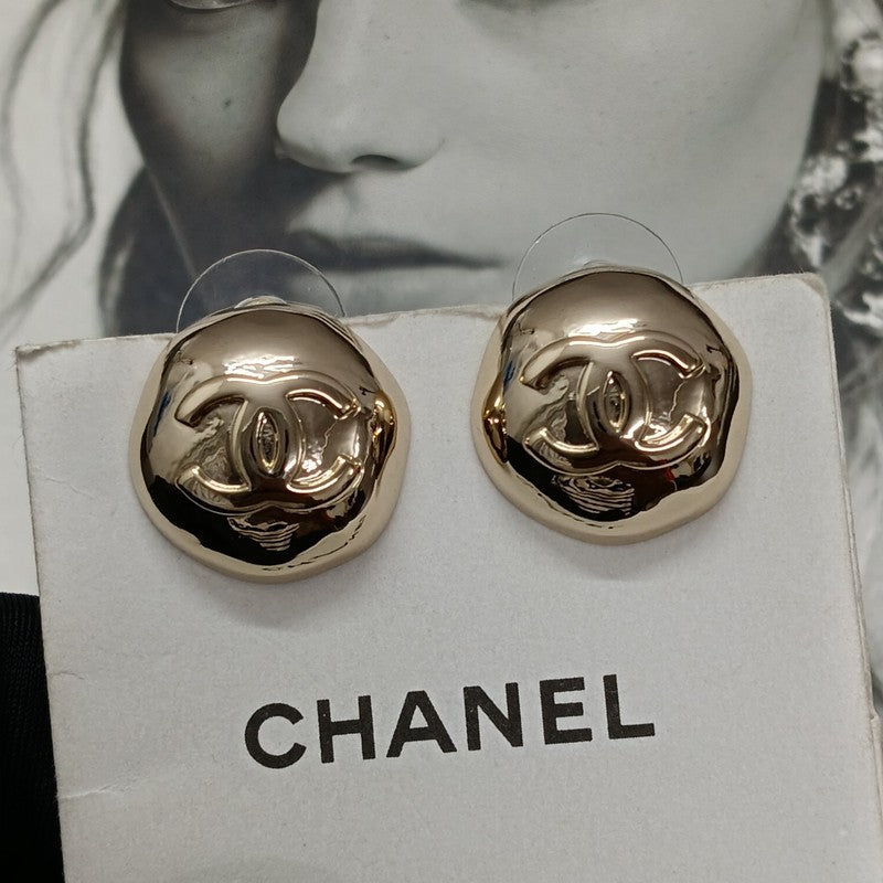 Chanel Vintage Round Gold 18K Gold Earrings