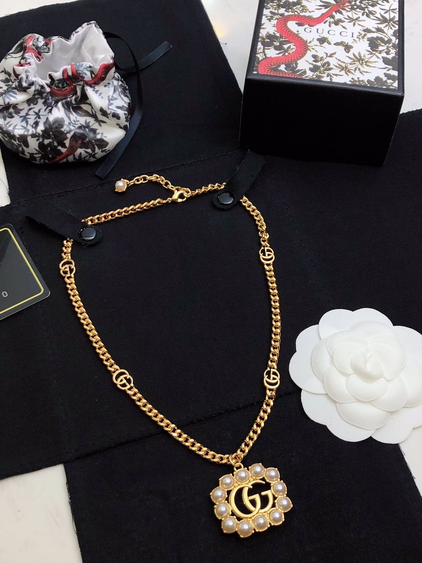 Gucci Double Pearl Double Gucci 18K Gold Necklace