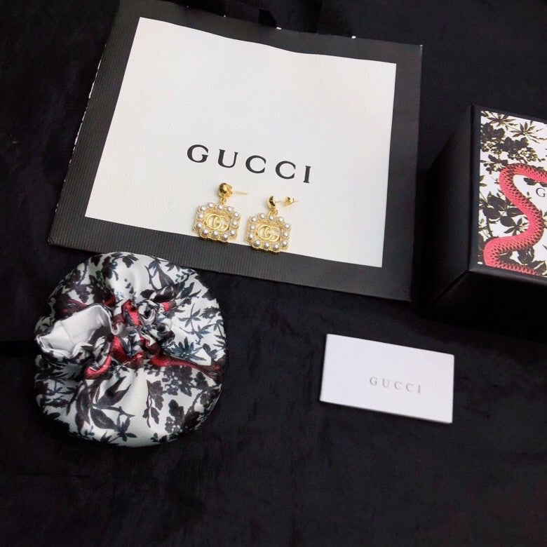 Gucci Double Square Pearls 18K Gold Earrings