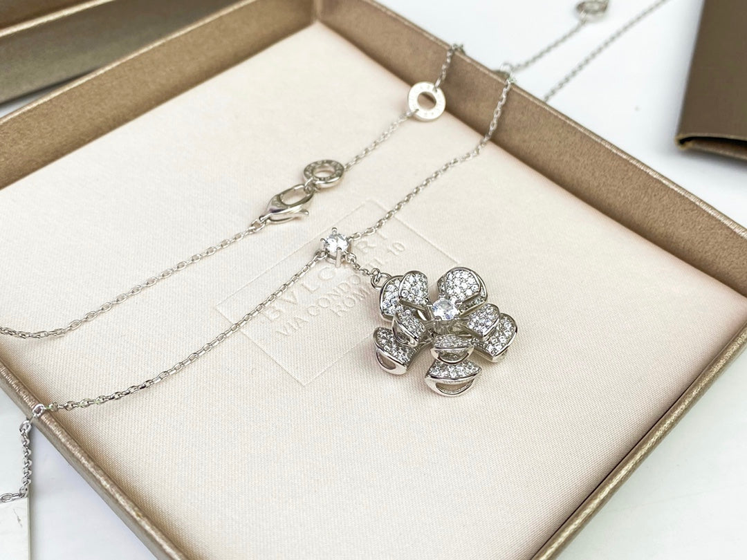 Bvlgari DIVAS' DREAM 18K Gold Necklace