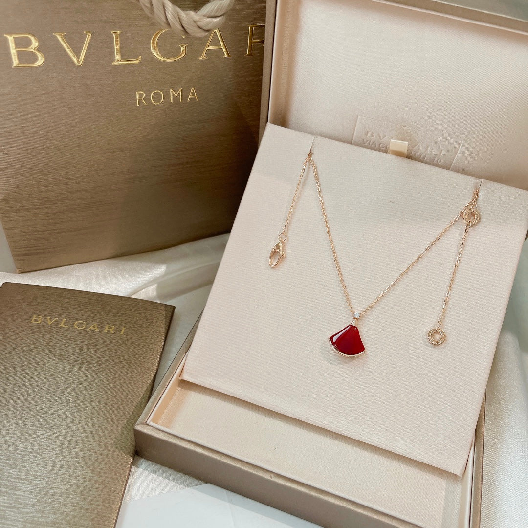 Bvlgari BVLGARI Dream Carnelian 18K Gold Necklace