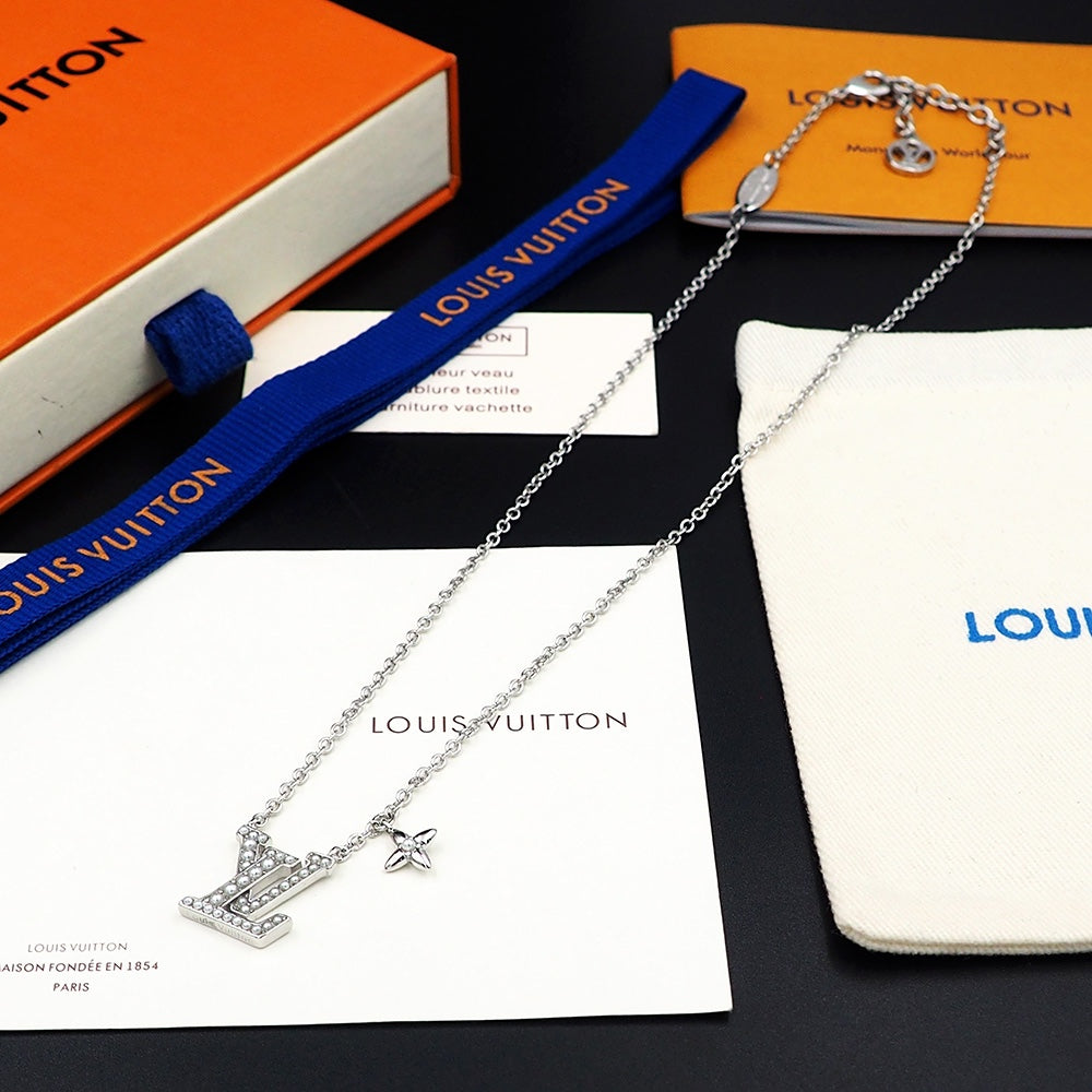 Louis Vuitton Iconic Pearls 18K Gold Necklace