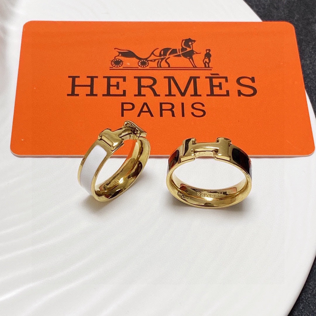Hermes Vintage Clic 18K Gold Ring