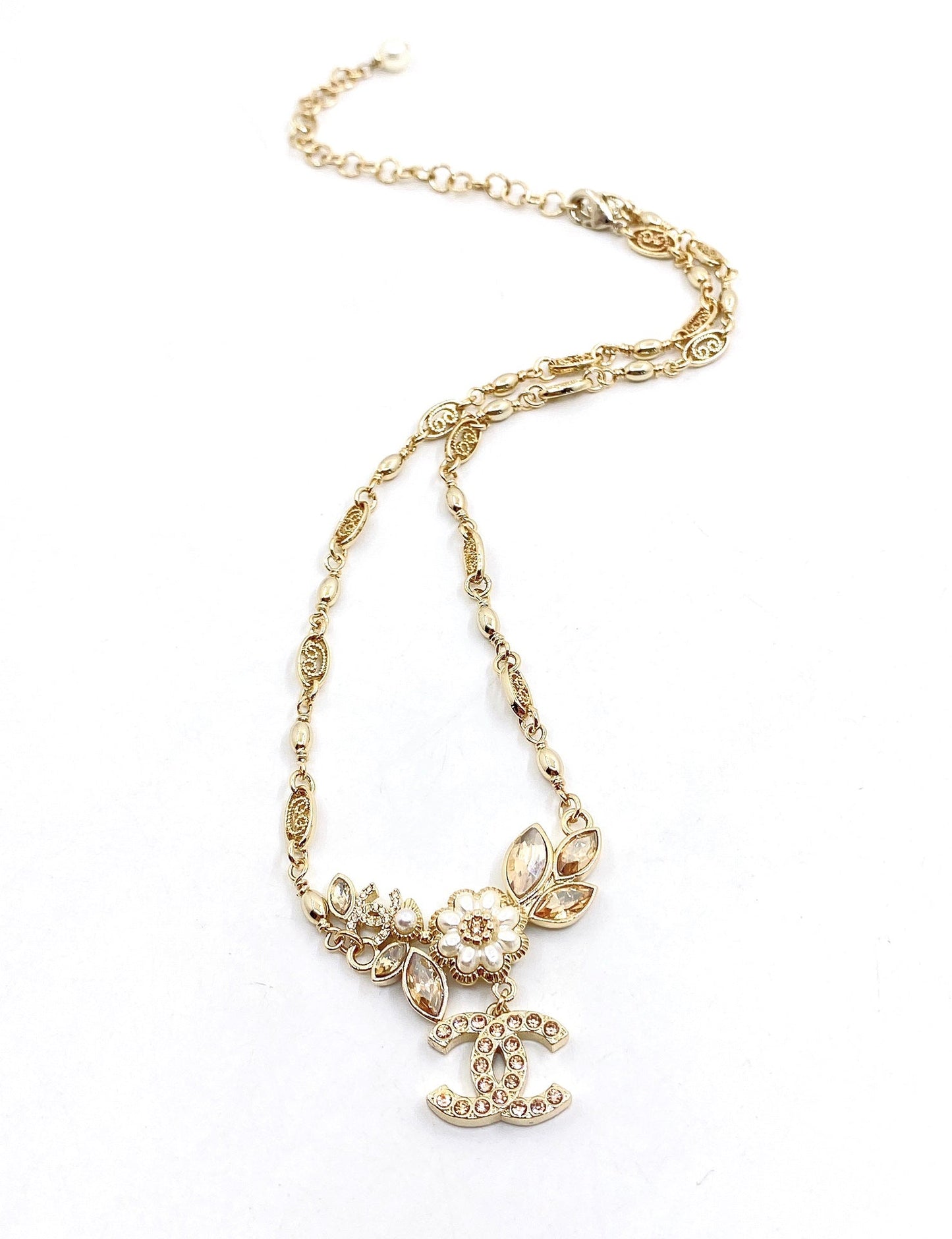 Chanel Flower Pendant 18K Gold Necklace