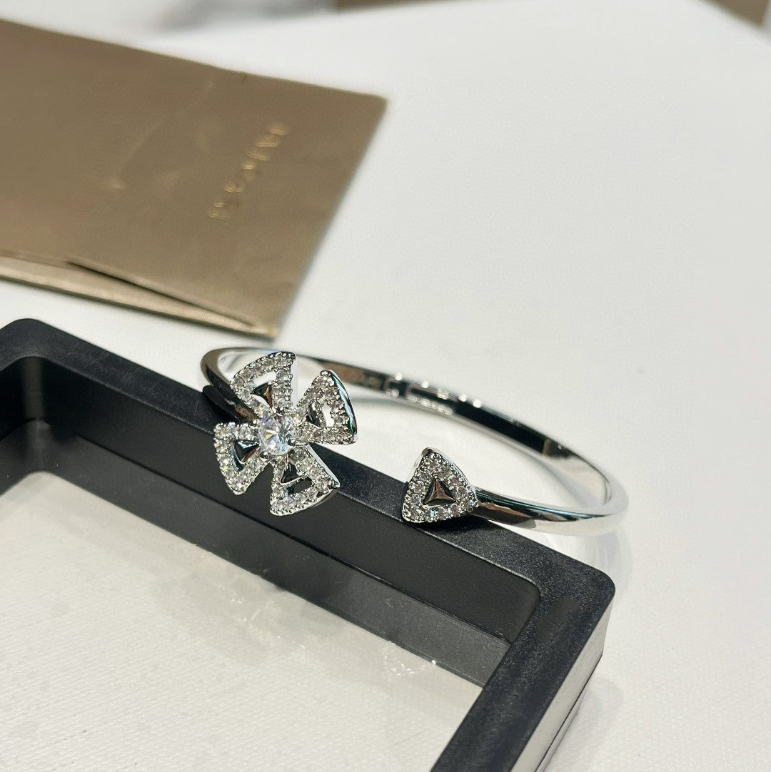 Fiorever Diamonds 18K Gold Bracelet