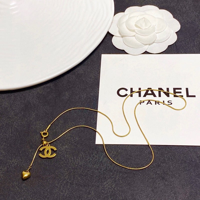 Chanel Heart Pendant Gold 18K Gold Necklace
