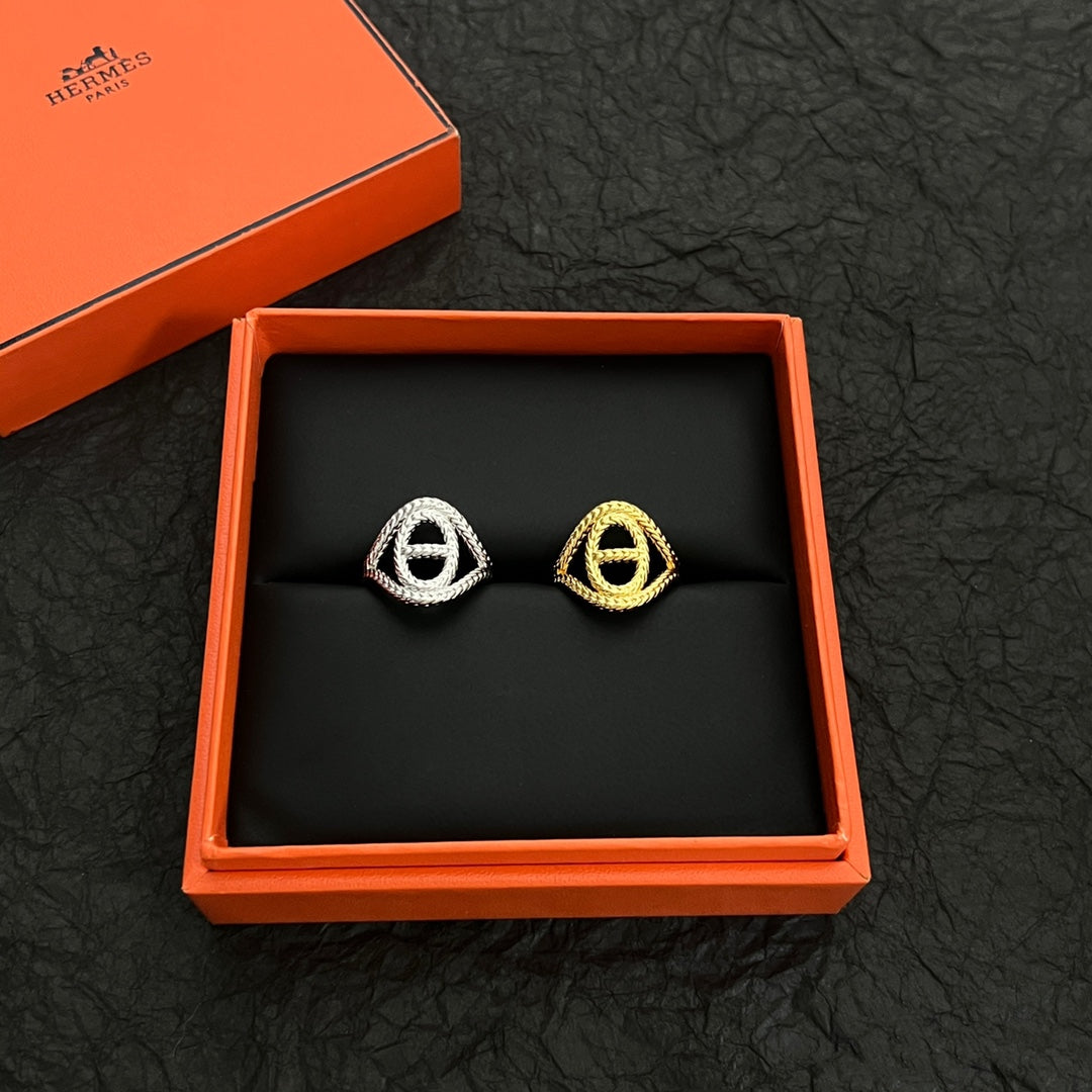 Hermes Chaine D'Ancre Danae Medium 18K Gold Ring