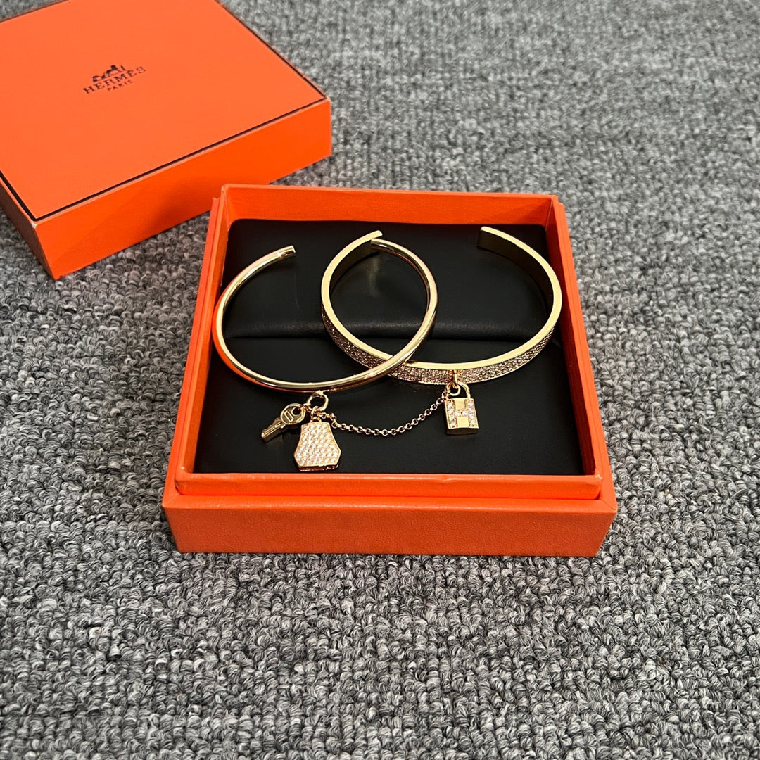 Hermes Kelly Clochette Diamonds 18K Gold Bracelet