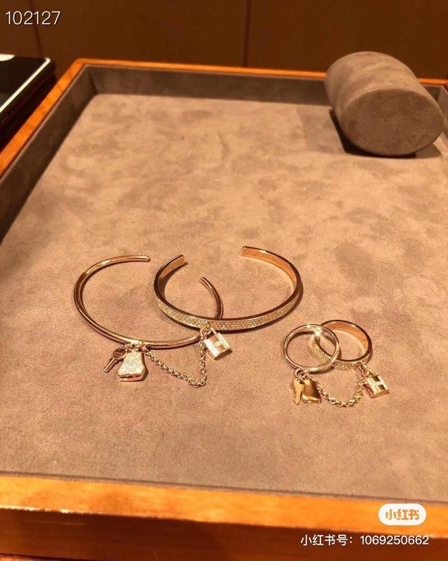 Hermes Kelly Cadenas 18K Gold Bracelet