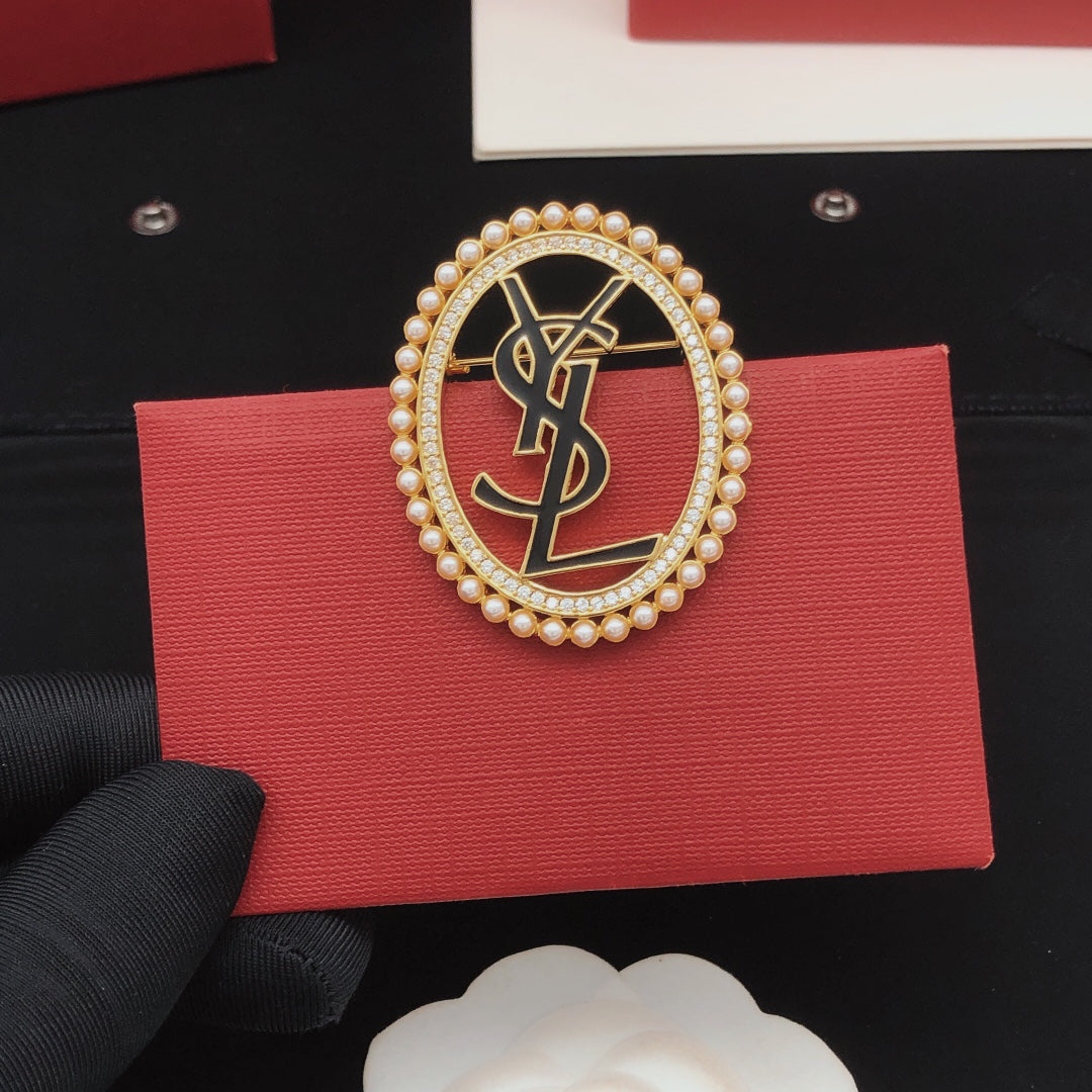 Oval Pearls 18K Gold Brooch