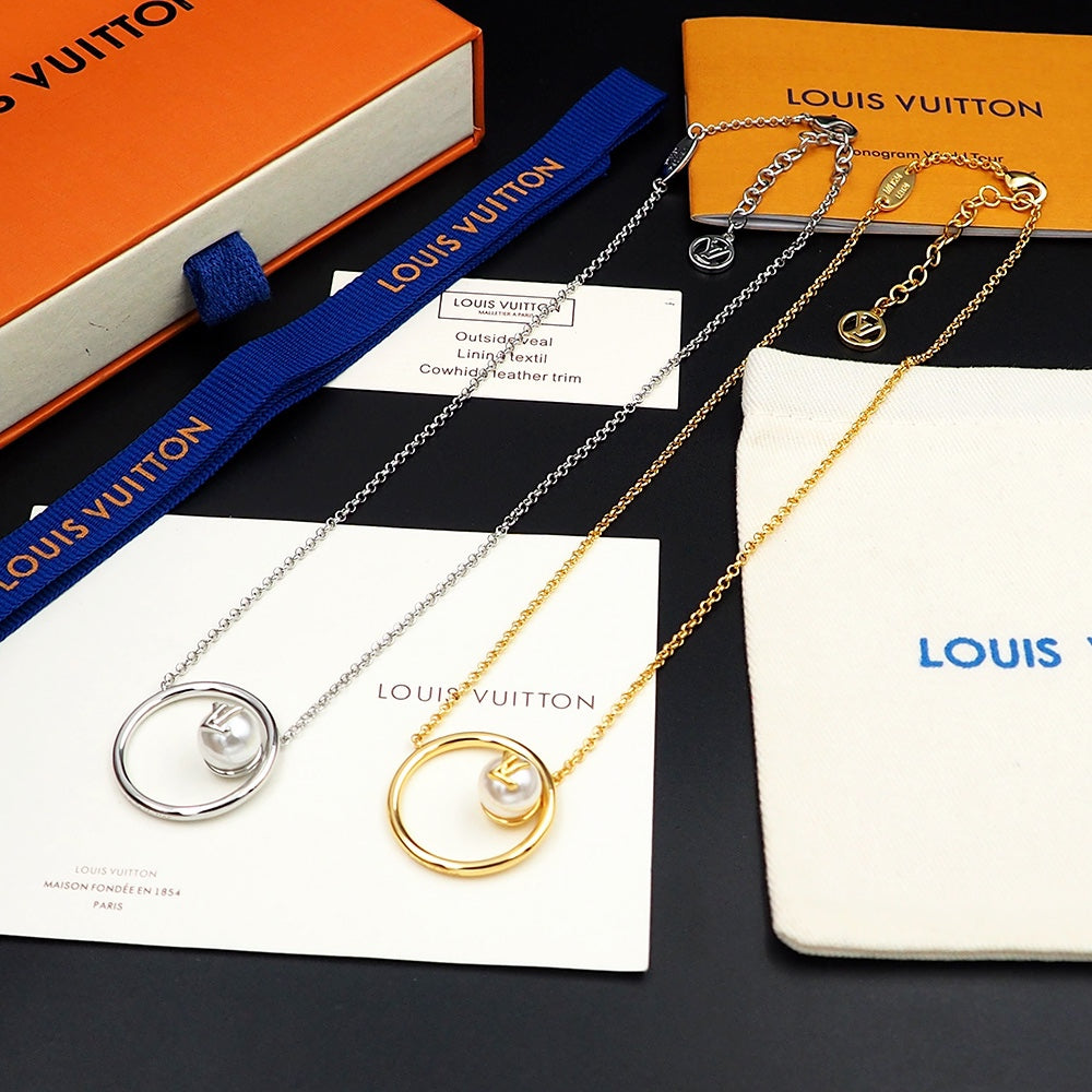 Louis Vuitton Eclipse Pearls 18K Gold Necklace