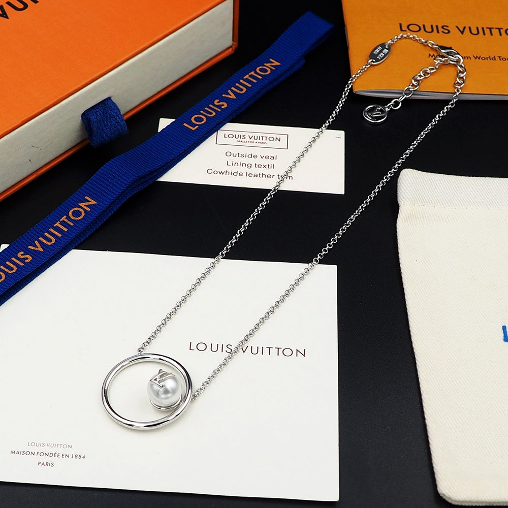 Louis Vuitton Eclipse Pearls 18K Gold Necklace