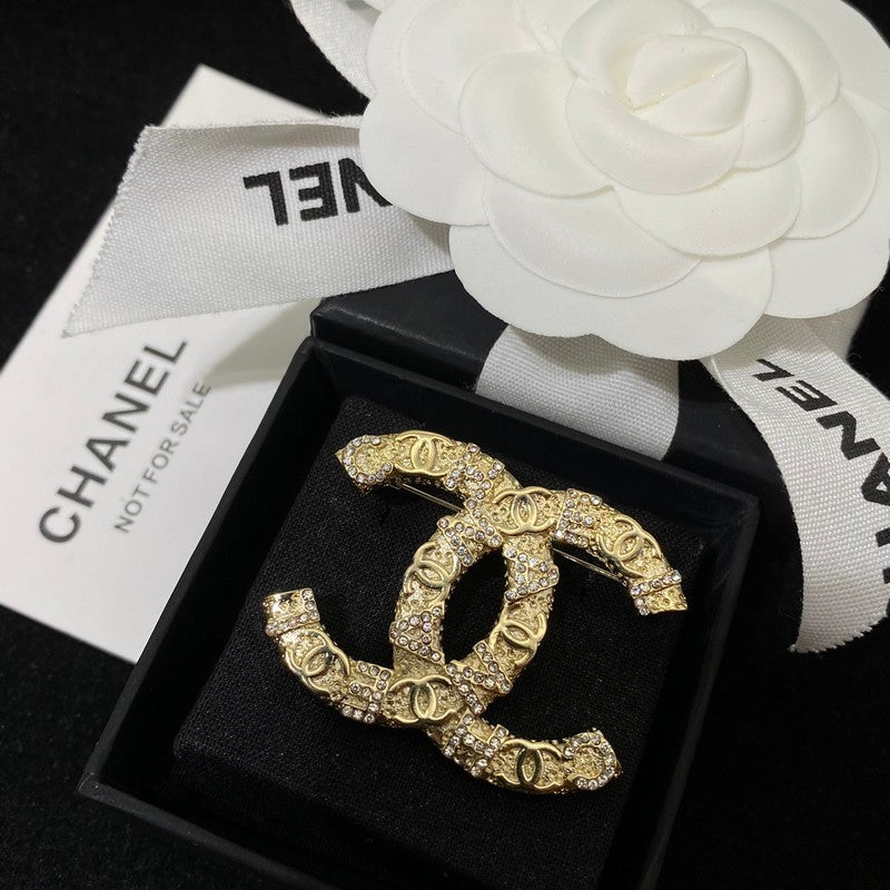 Chanel Diamond Gold 18K Gold Brooch