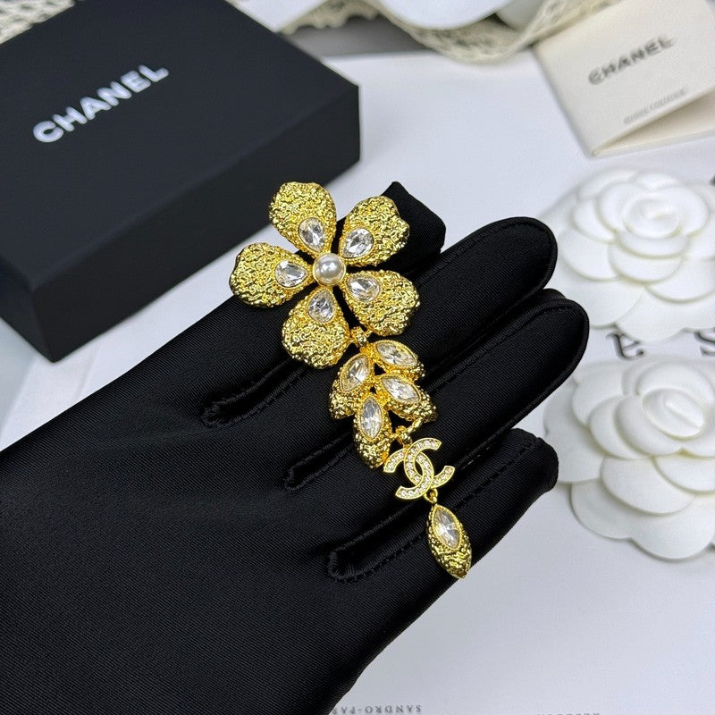 Chanel 26C Flower Crystal Drop Gold 18K Gold Brooch
