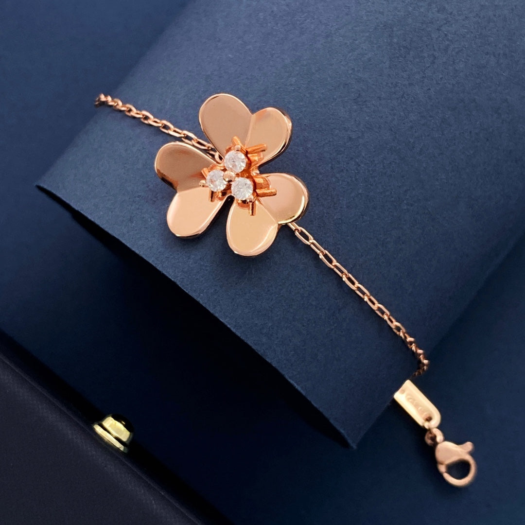 Frivole Medium Clover 18K Gold Bracelet