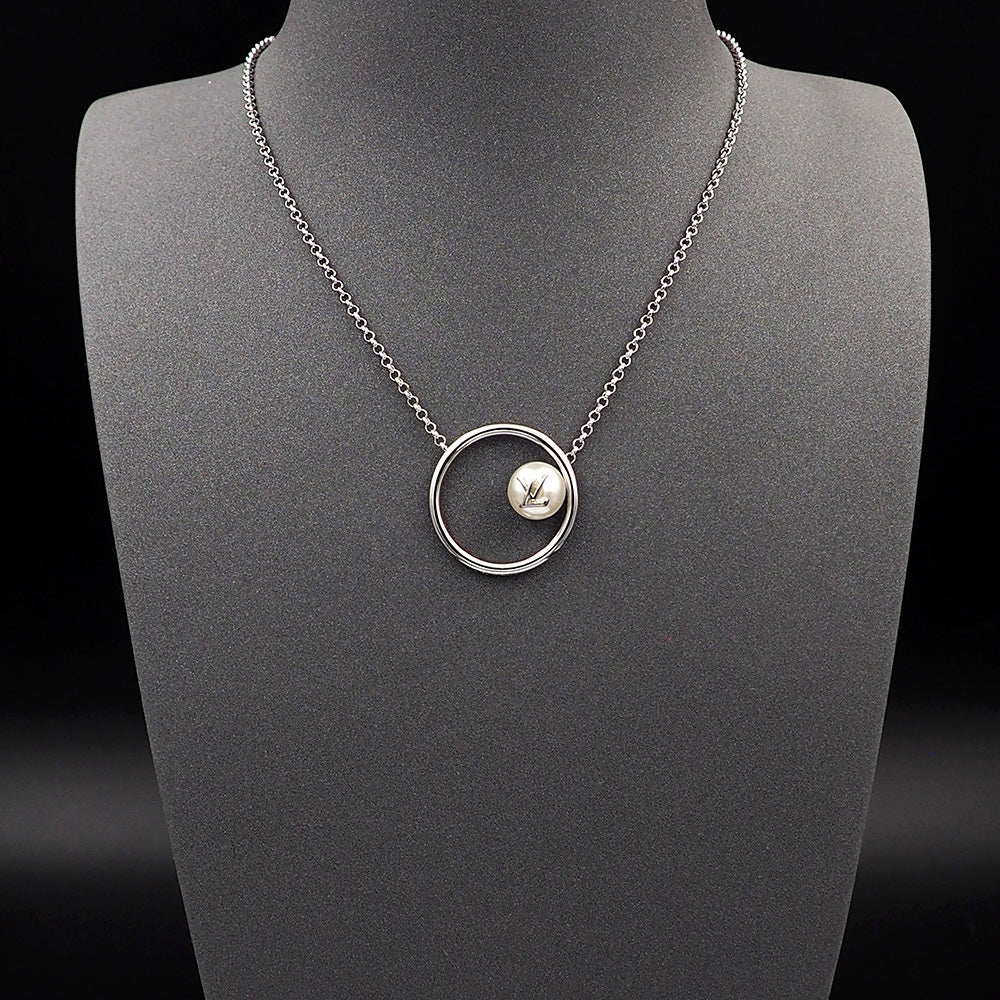 Louis Vuitton Eclipse Pearls 18K Gold Necklace