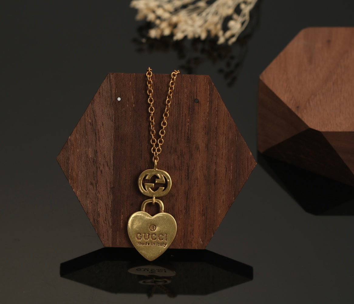 Gucci Double Heart Pendant 18K Gold Necklace