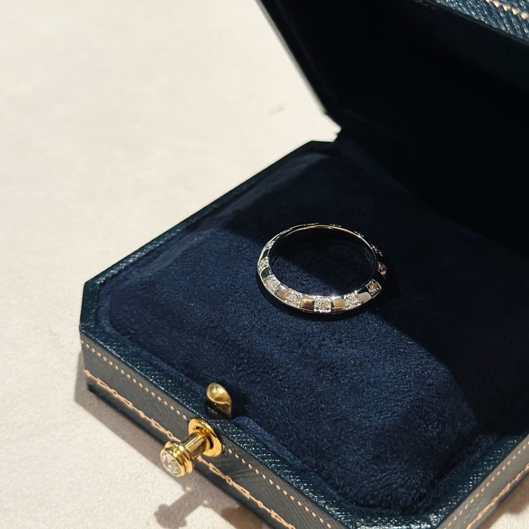 Louis Vuitton Damier Diamonds 18K Gold Ring