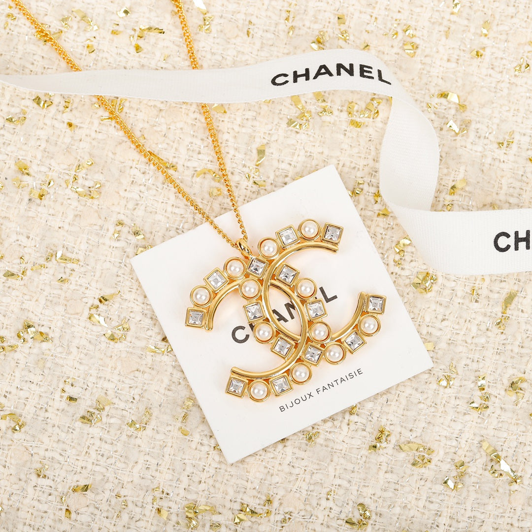 Chanel Vintage 18K Gold Necklace