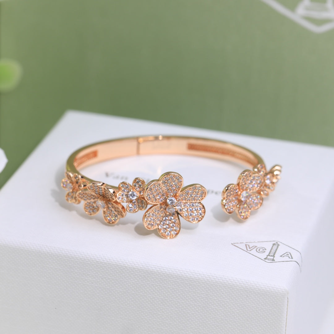 Frivole Seven Flowers Diamonds 18K Gold Bracelet