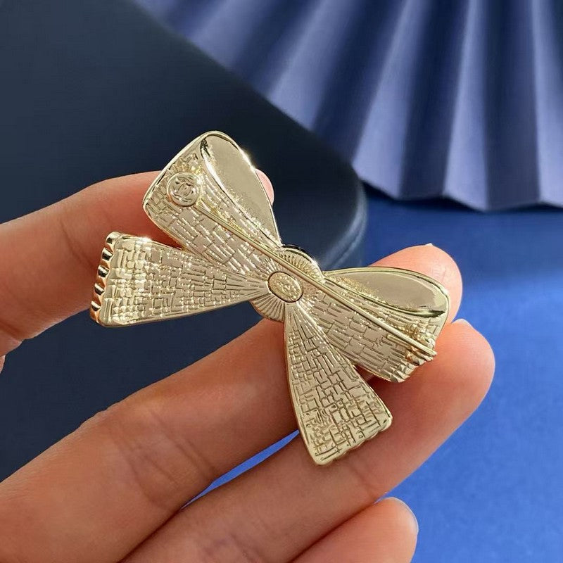 Chanel Bow Tie Gold 18K Gold Brooch
