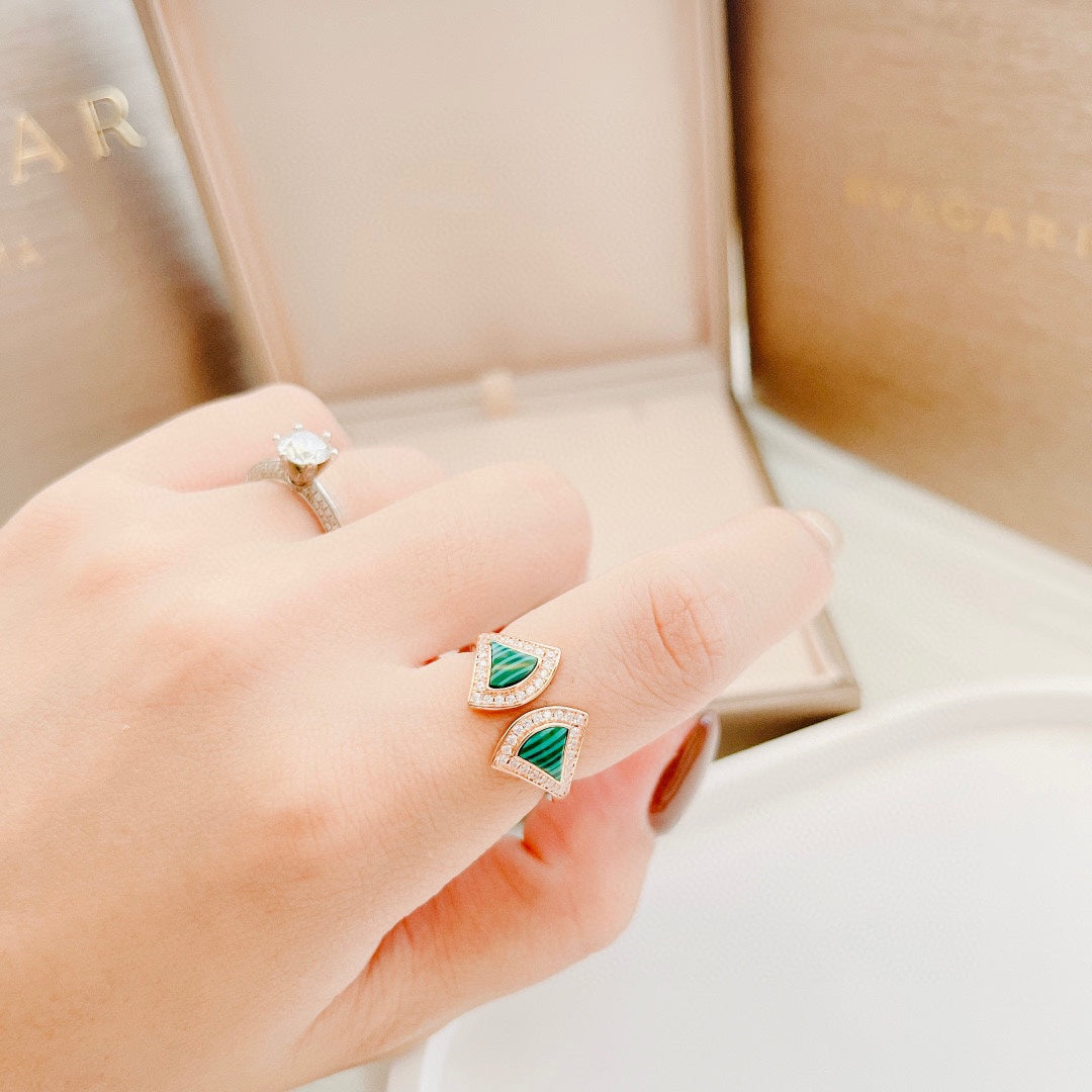 Bvlgari Dream Malachite 18K Gold Ring