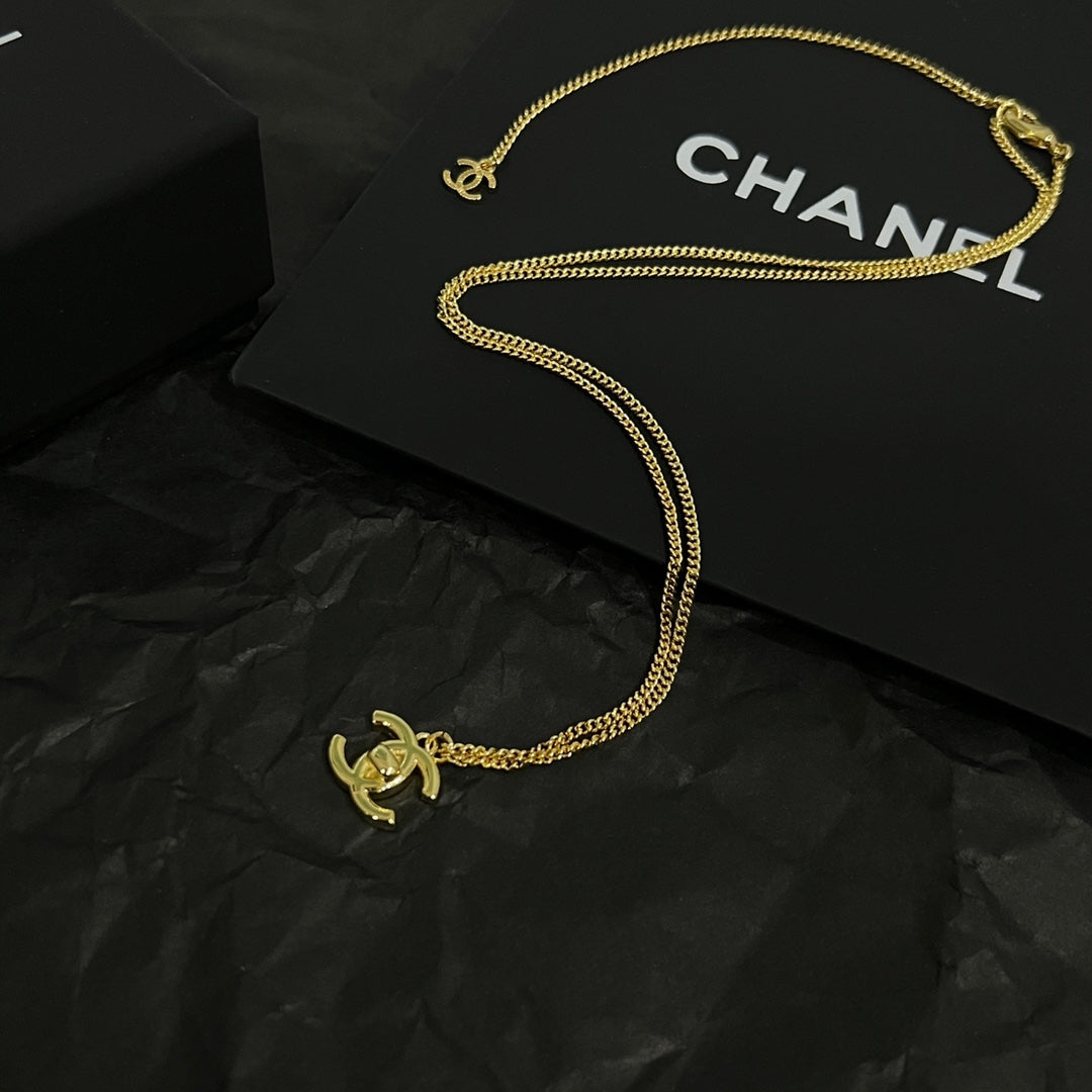 Chanel Vintage 18K Gold Necklace