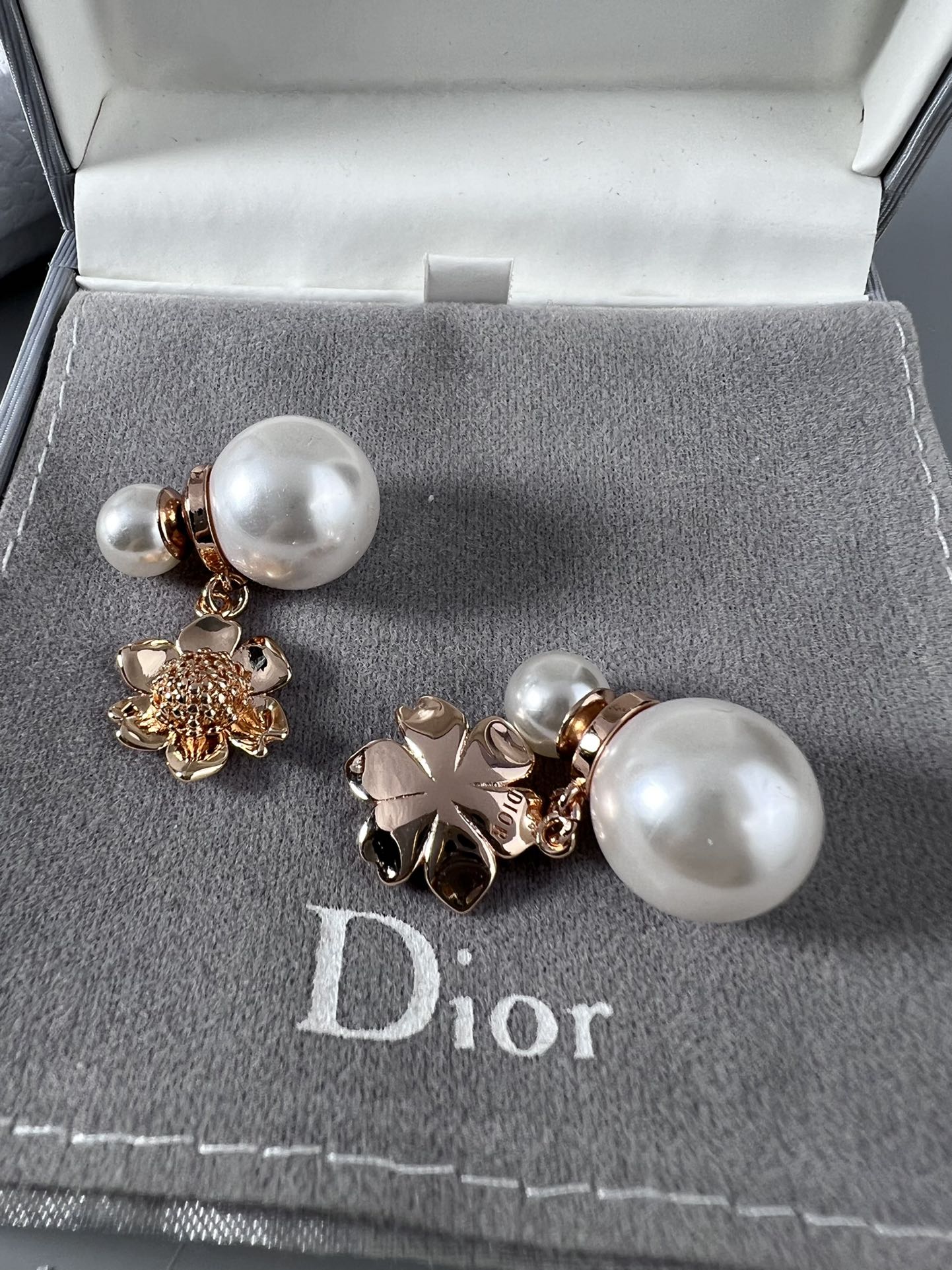 Dior Vintage Flower Pearl 18K Gold Earrings