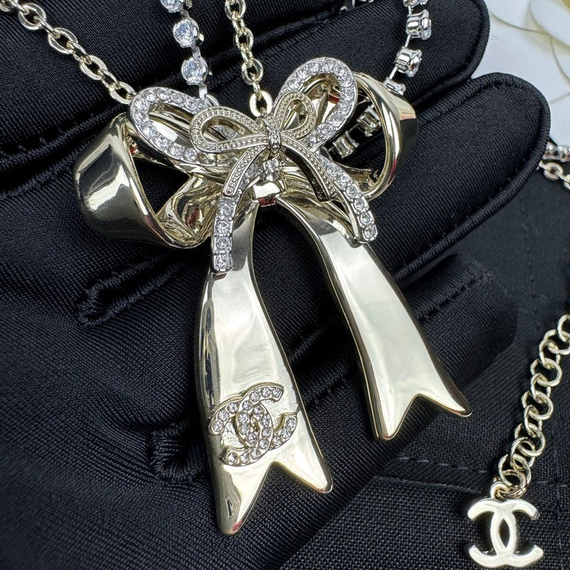 Chanel 25K Bow Tie Diamond Gold 18K Gold Necklace