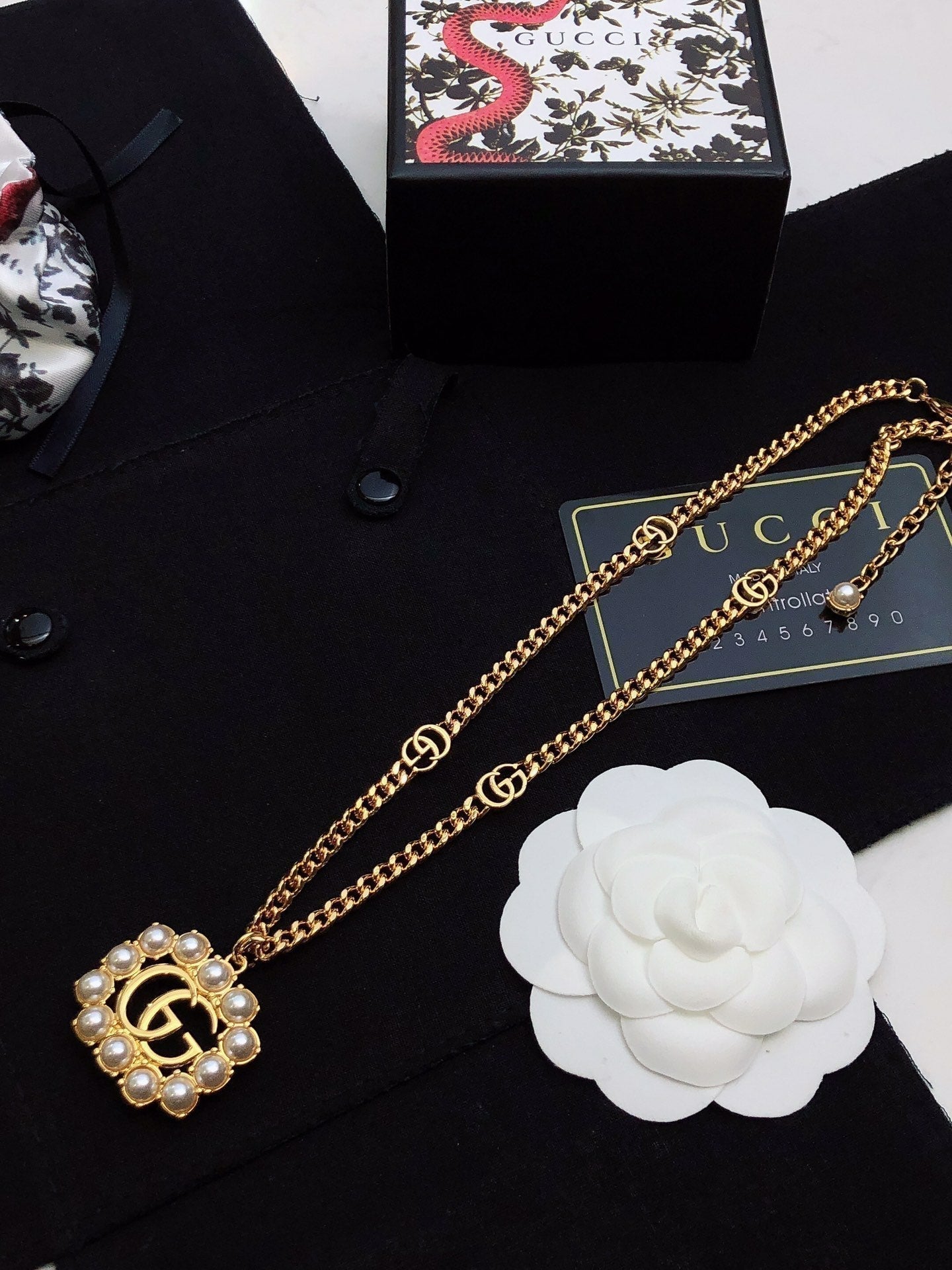 Gucci Double Pearl Double Gucci 18K Gold Necklace