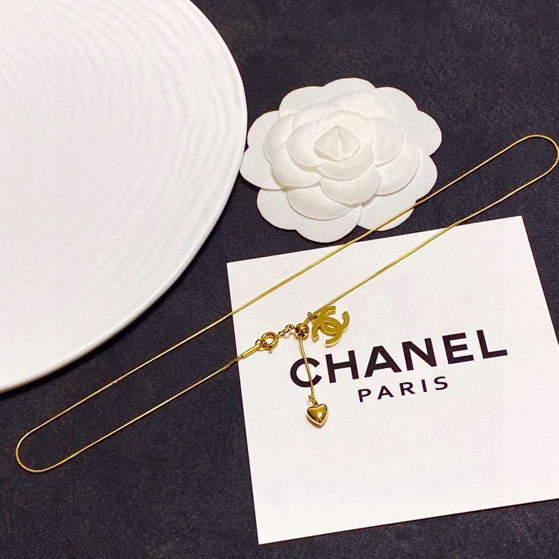 Chanel Heart Pendant Gold 18K Gold Necklace