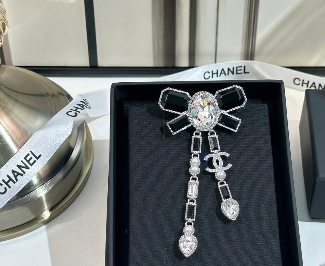 Chanel Bow Tie Crystals 18K Gold Brooch
