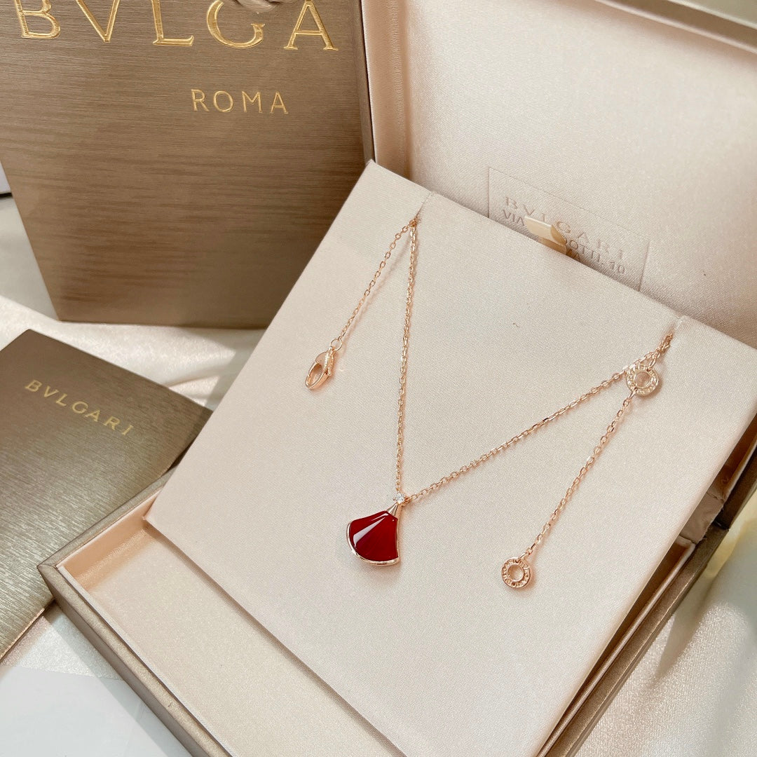 Bvlgari BVLGARI Dream Carnelian 18K Gold Necklace