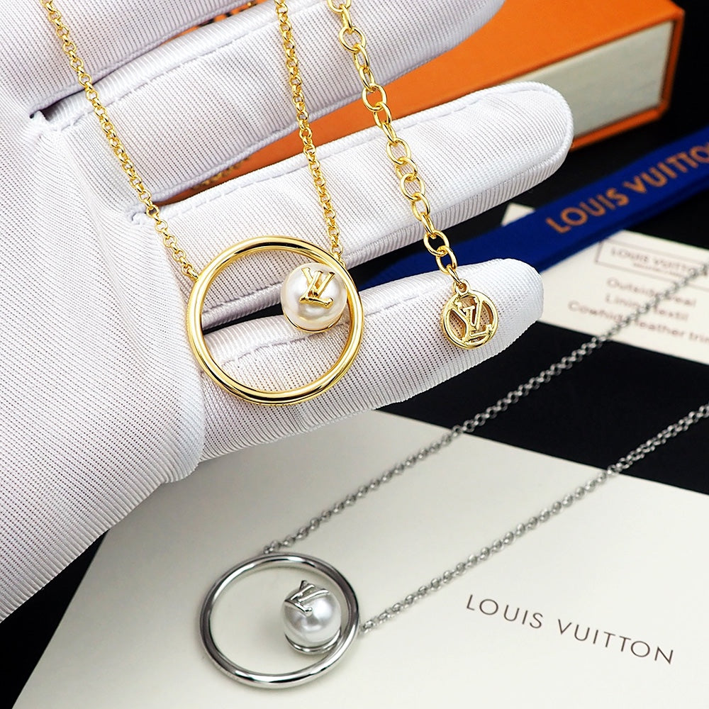 Louis Vuitton Eclipse Pearls 18K Gold Necklace
