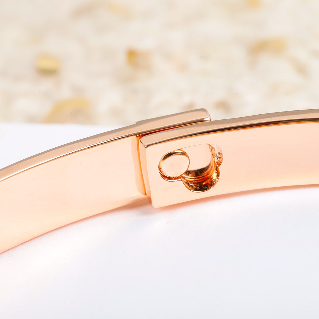 Hermes Collier De Chien Diamond 18K Gold Bracelet